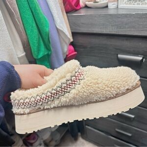 never worn!!!! brand new!! UGG Tazz Braid Fur Clog Platform Slippers (size 10)